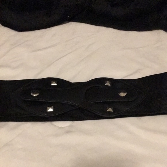 Lot of 3 black, cream and animal print vintage stretch belts - Picture 3 of 7